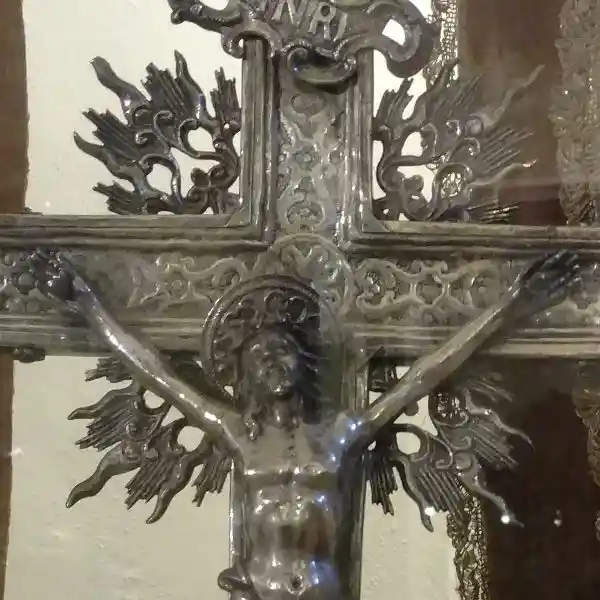 Crucifix, Jesus with disc on the head